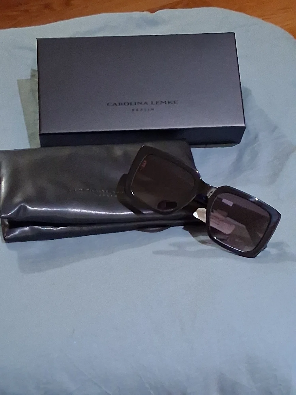 Carolina Lemke stylish black